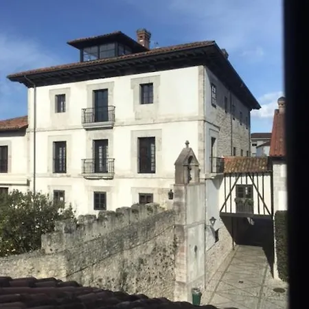 Coqueto En El Puerto De Льянес