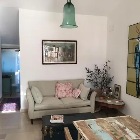 Coqueto En El Puerto De Льянес