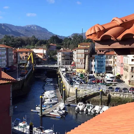 Coqueto En El Puerto De Льянес